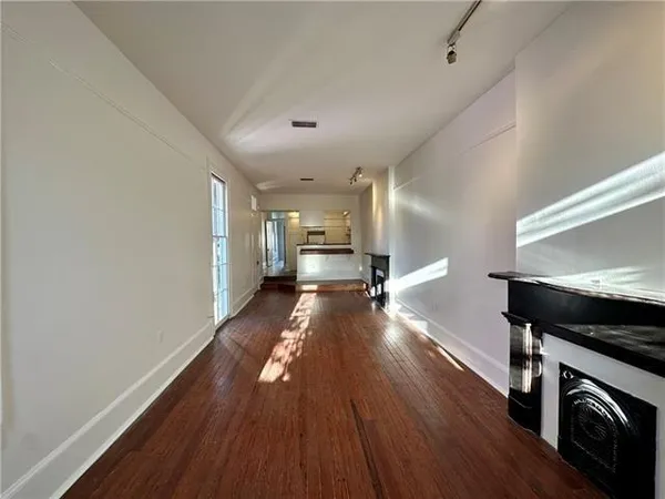 $9,177,000 | 313 Exchange Place, New Orleans, LA 70130