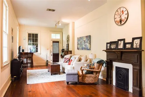 $9,177,000 | 313 Exchange Place, New Orleans, LA 70130