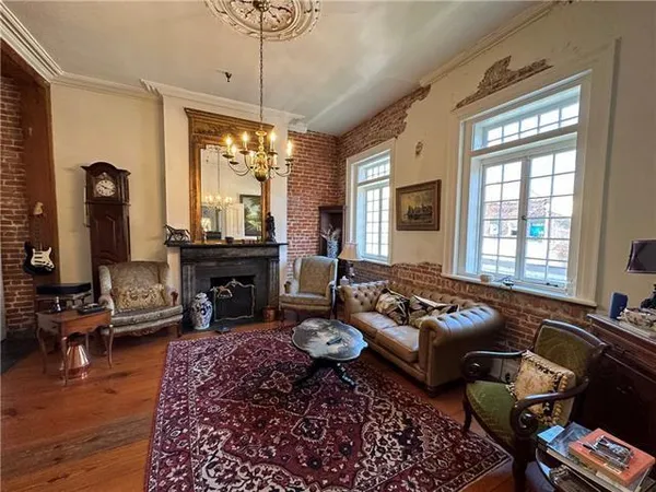 $9,177,000 | 313 Exchange Place, New Orleans, LA 70130