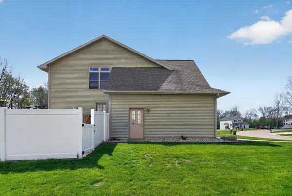 $379,900 | 3849 Thorncrest Drive, Jackson, MI 49203