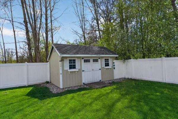 $379,900 | 3849 Thorncrest Drive, Jackson, MI 49203