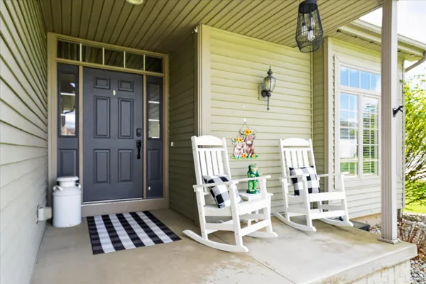 $379,900 | 3849 Thorncrest Drive, Jackson, MI 49203
