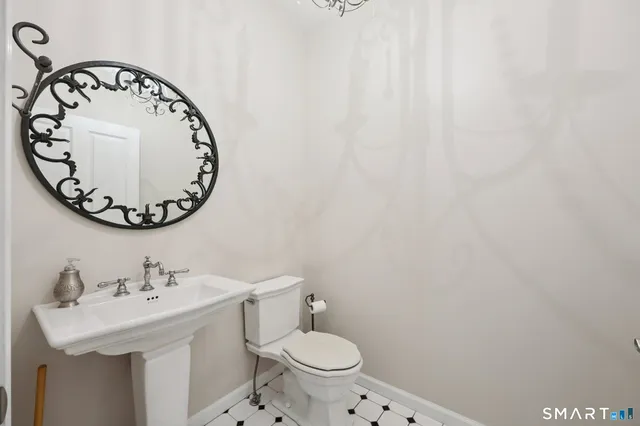 $630,000 | 9 Dogwood Court, Unit 9, Rocky Hill, CT 06067