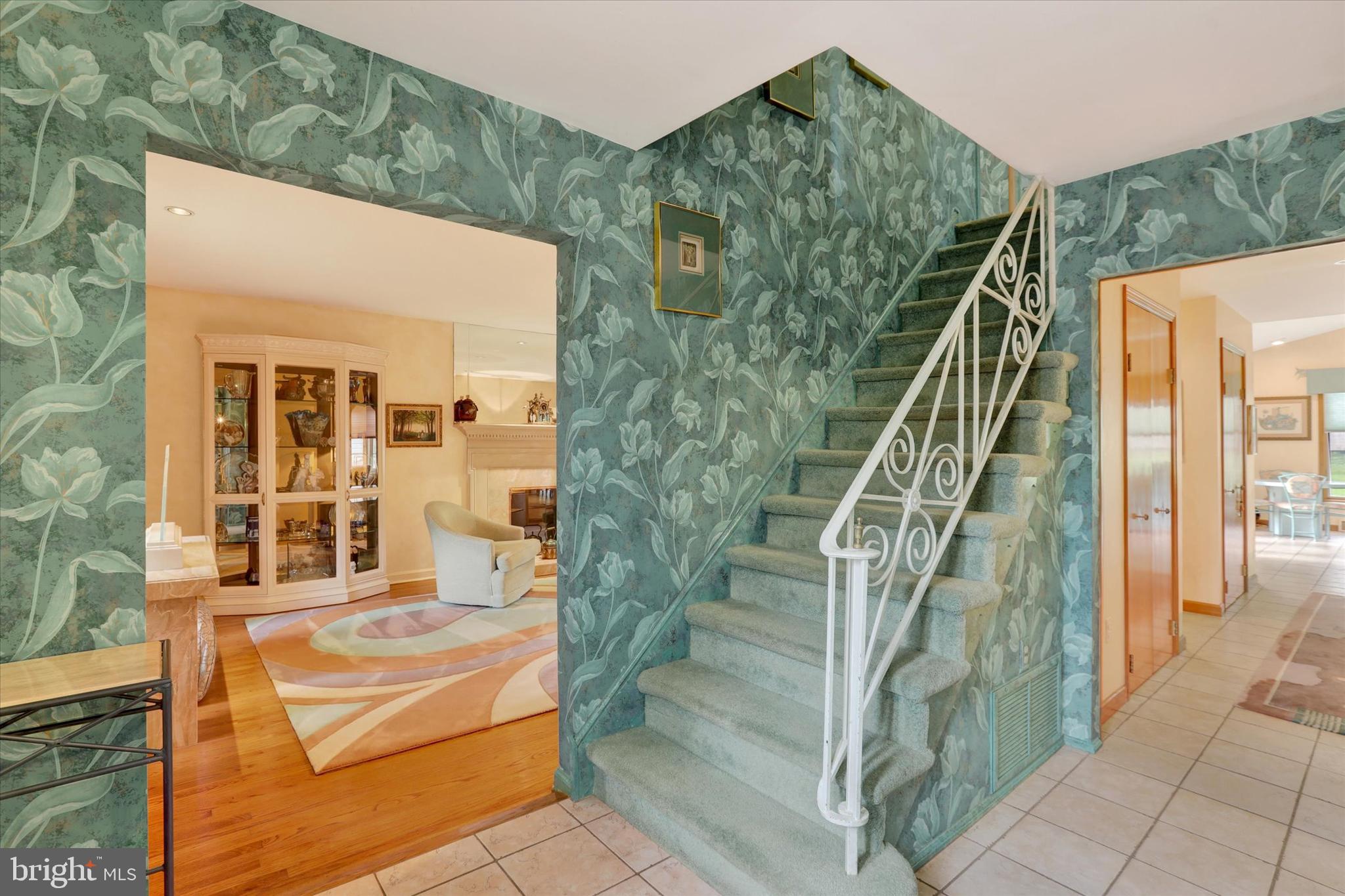 3844 Byron Road Huntingdon Valley, PA 19006 - Photo 12 of 40 Foyer