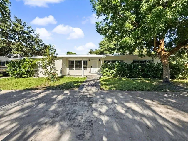$870,000 | 2697 Southwest 51st Court, Dania Beach, FL 33312