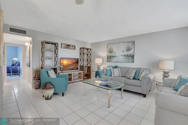 $1,750 | 204 Burgundy North, Unit 204, Delray Beach, FL 33484