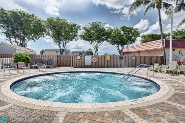 $1,750 | 204 Burgundy North, Unit 204, Delray Beach, FL 33484