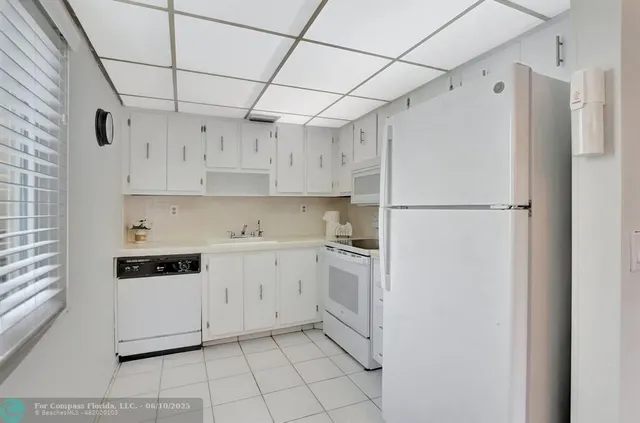 $1,750 | 204 Burgundy North, Unit 204, Delray Beach, FL 33484