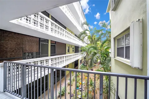 $140,000 | 1425 Arthur Street, Unit 214B, Hollywood, FL 33020