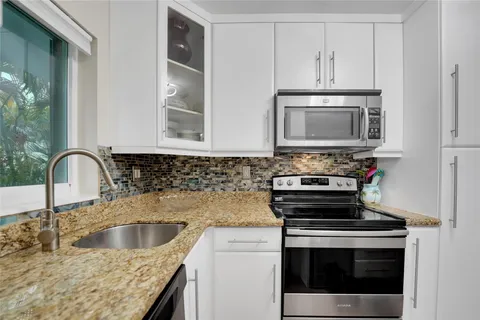 $140,000 | 1425 Arthur Street, Unit 214B, Hollywood, FL 33020