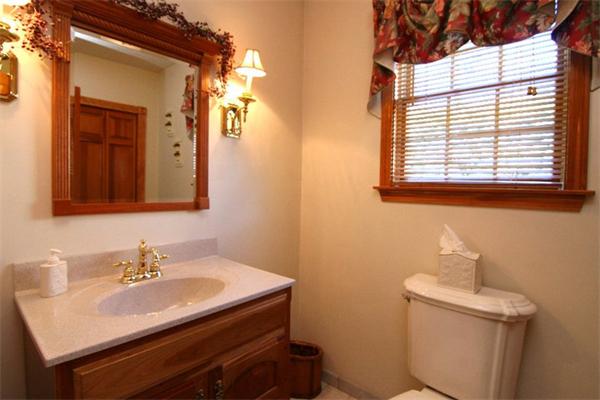 18 Ellen Road Stoneham, MA 02180 - Photo 11 of 28 Gallery Image 11