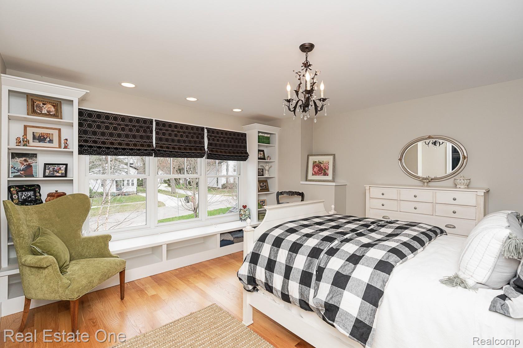 420 West 3rd Street Rochester, MI 48307 - Photo 25 of 37 Bedroom