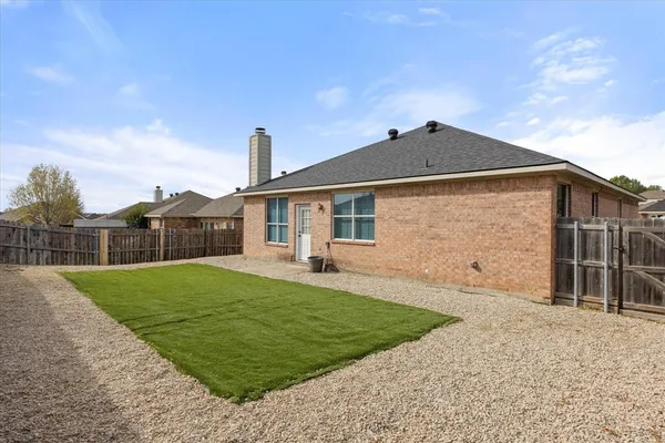 $284,900 | 7105 Crenshaw Drive, Benbrook, TX 76126