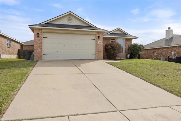 $284,900 | 7105 Crenshaw Drive, Benbrook, TX 76126