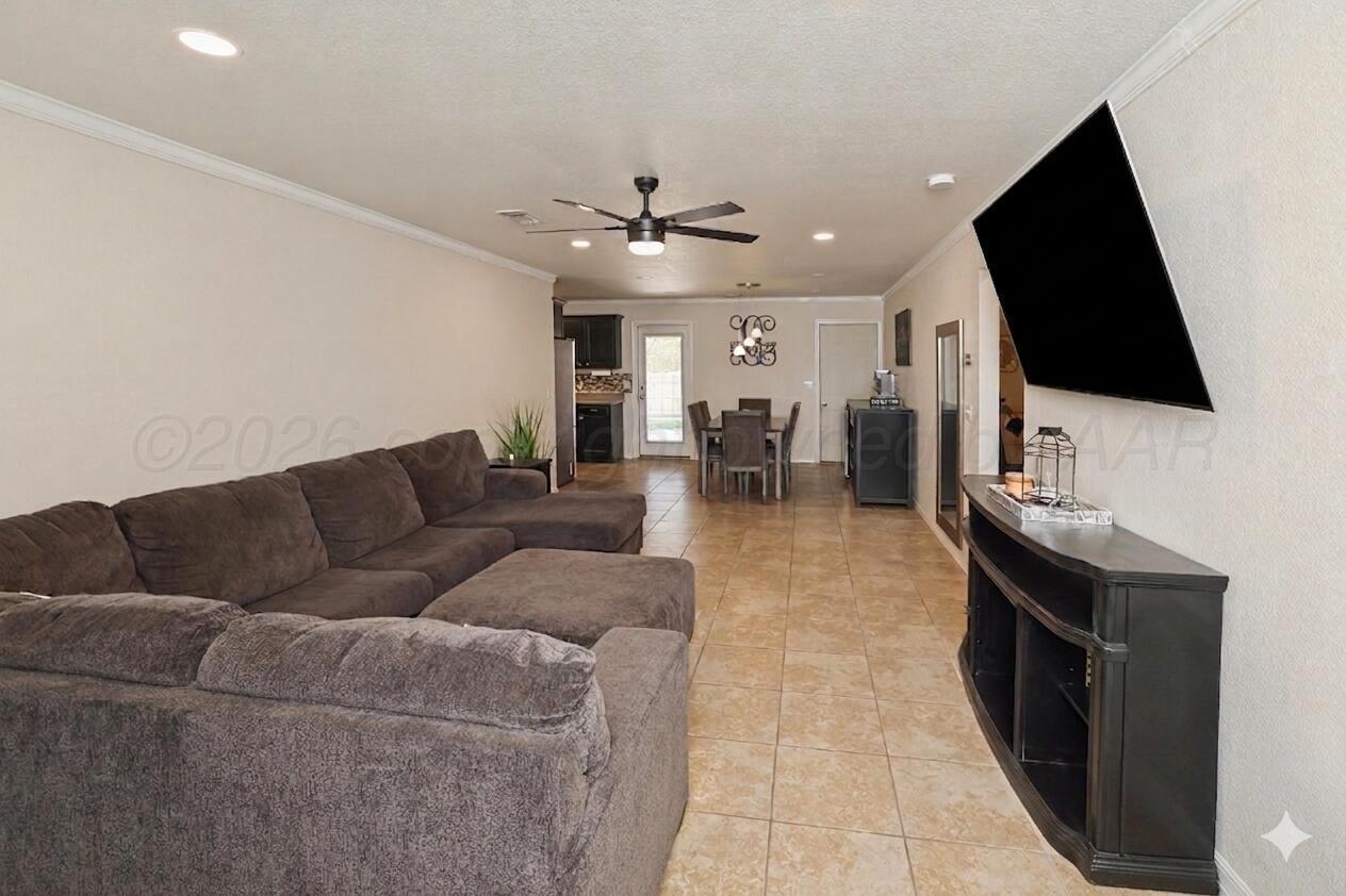 1109 Pagoda Drive Amarillo, TX 79110 - Photo 3 of 19 Living Area