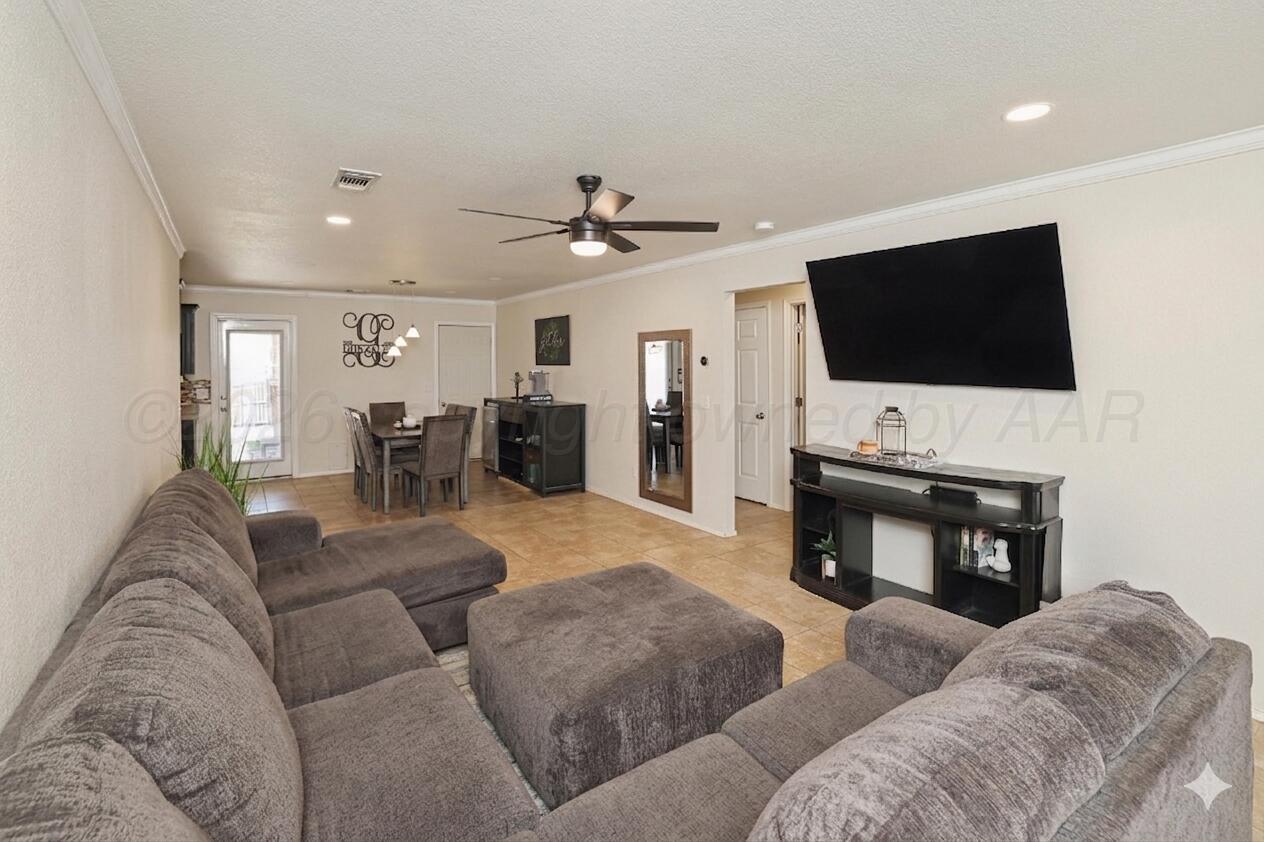 1109 Pagoda Drive Amarillo, TX 79110 - Photo 4 of 19 Living Area