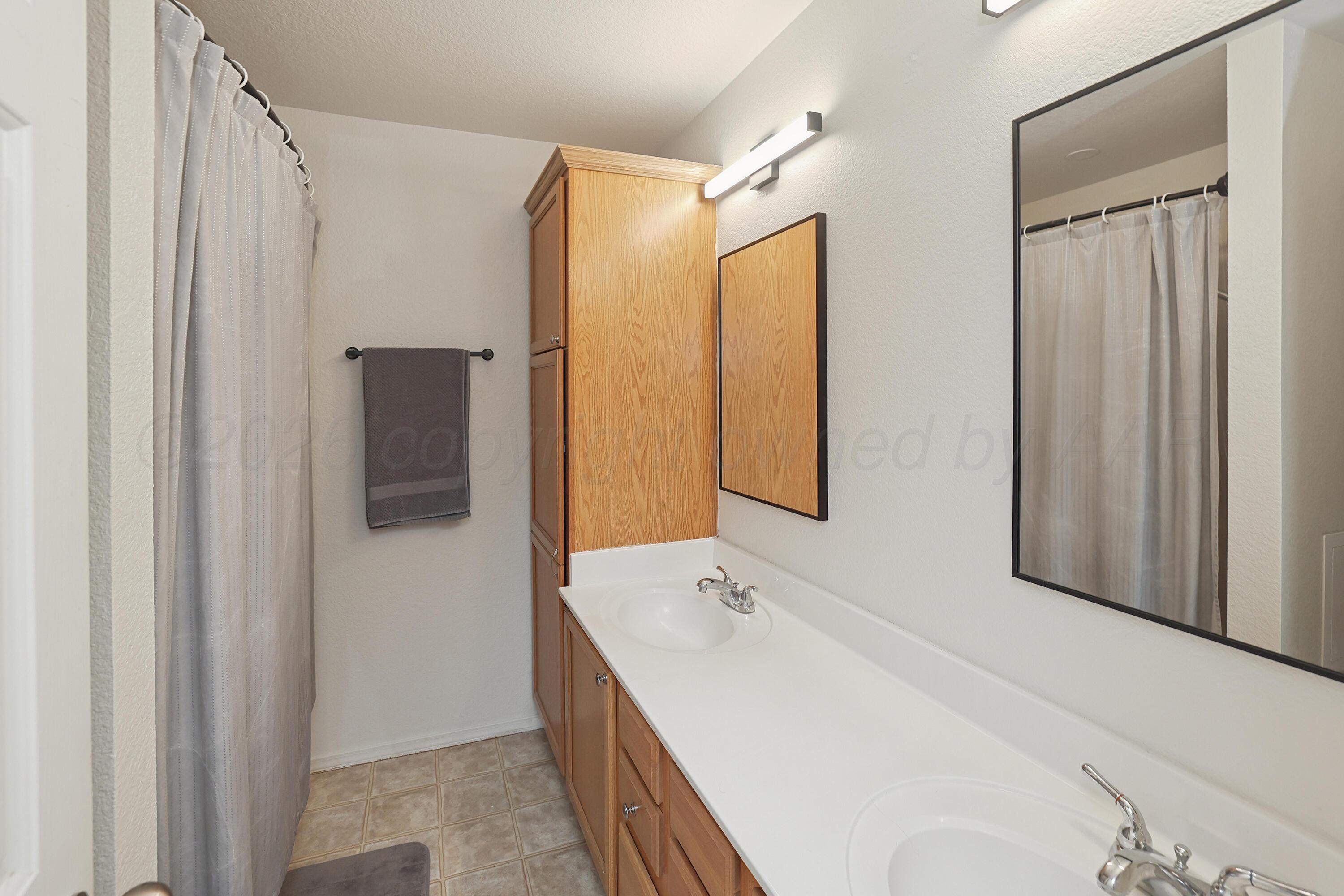 1109 Pagoda Drive Amarillo, TX 79110 - Photo 10 of 19 10-Primary Bath