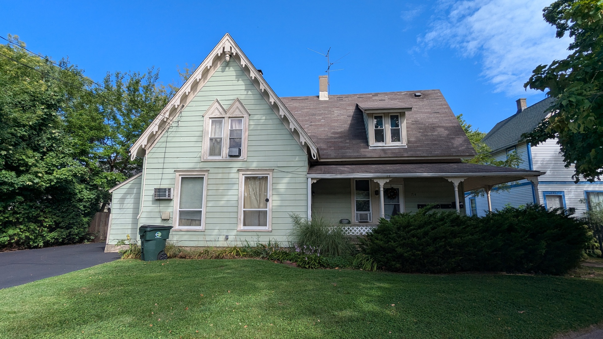 714 Glen Rock Avenue, Unit 3 Waukegan, IL 60085 - Photo 1 of 4 a front view of a house with a yard
