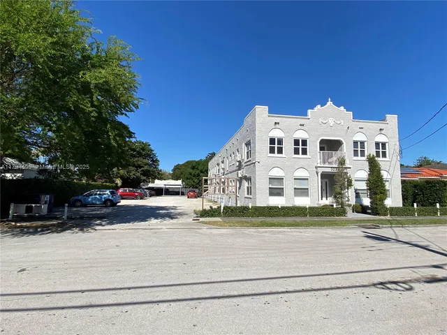 $1,700 | 3237 Southwest 4th Street, Unit 1, Miami, FL 33135