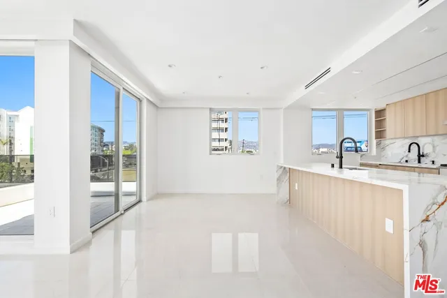 $11,000 | 1414 1/2 South Beverly Drive, Unit 402, Los Angeles, CA 90035