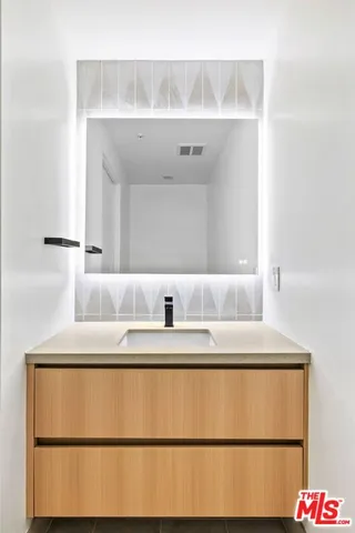 $11,000 | 1414 1/2 South Beverly Drive, Unit 402, Los Angeles, CA 90035