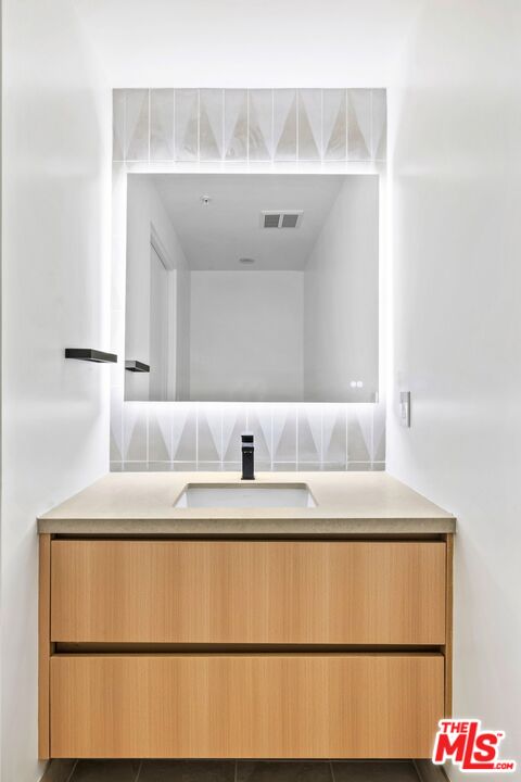 1414 1/2 South Beverly Drive, Unit 402 Los Angeles, CA 90035 - Photo 6 of 15 a bathroom with a sink and a mirror