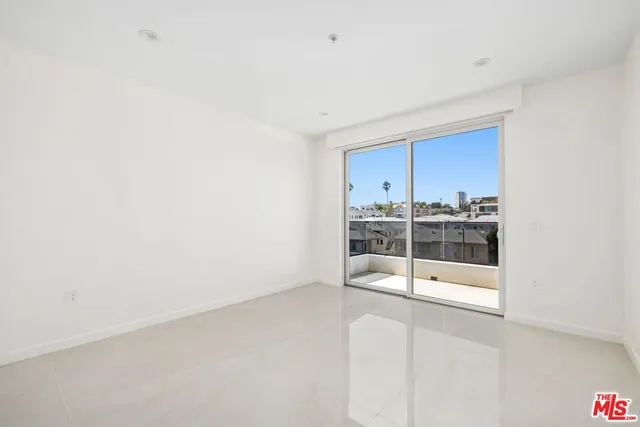 $11,000 | 1414 1/2 South Beverly Drive, Unit 402, Los Angeles, CA 90035