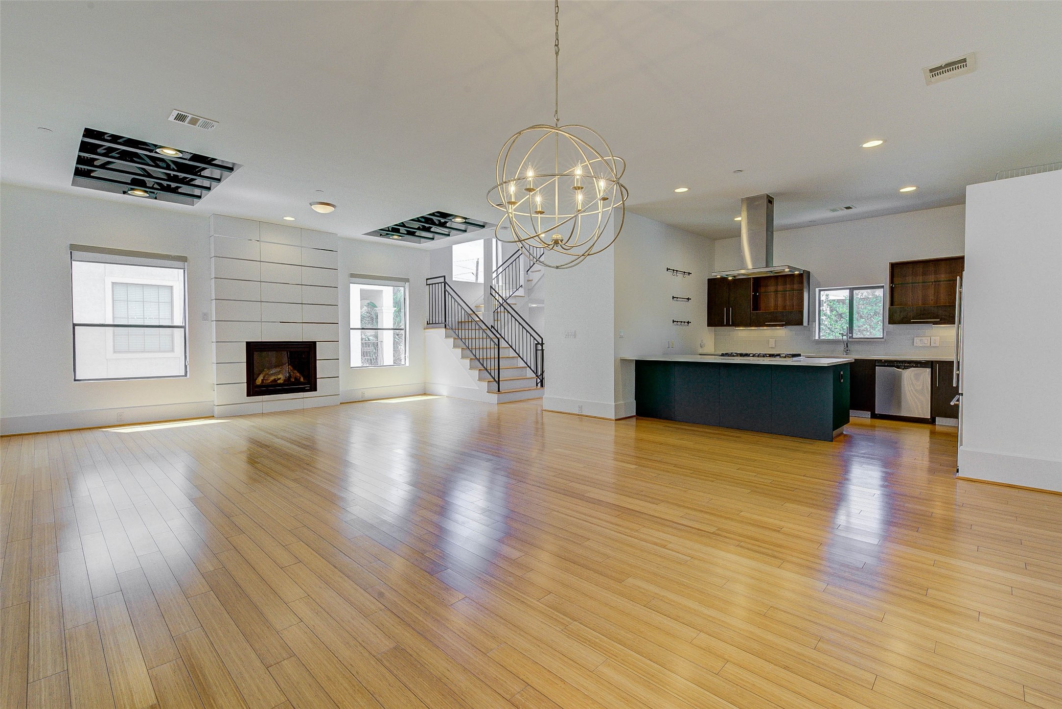 113 Tuam Street Houston, TX 77006 - Photo 4 of 20