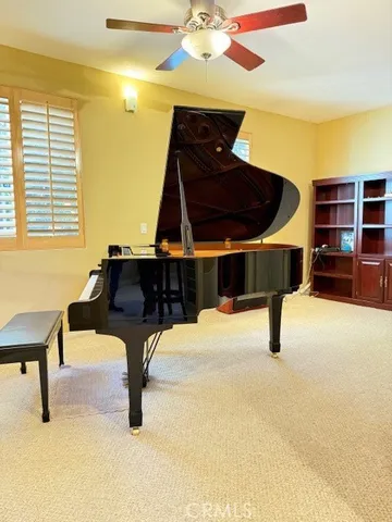 a view of livingroom with furniture