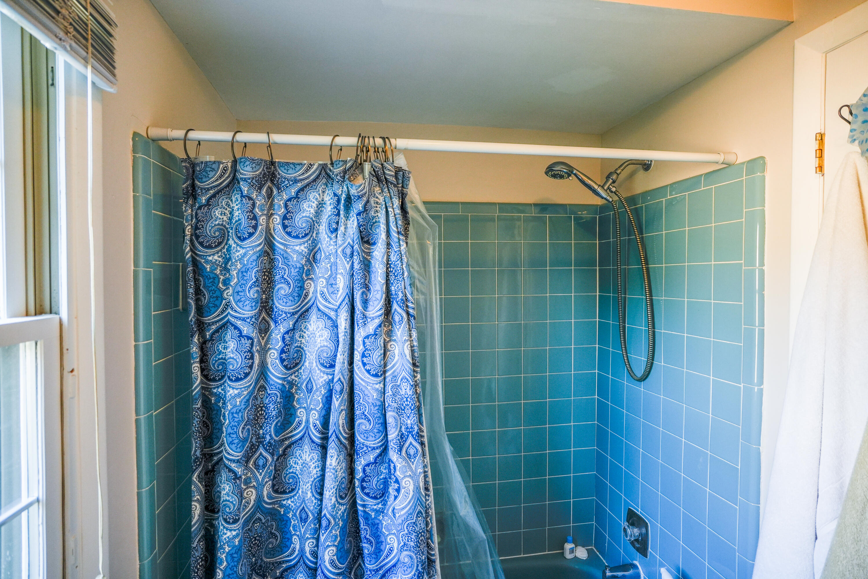 2411 Weathervane Road West Bloomfield, MI 48324 - Photo 24 of 26 Upstairs Shower