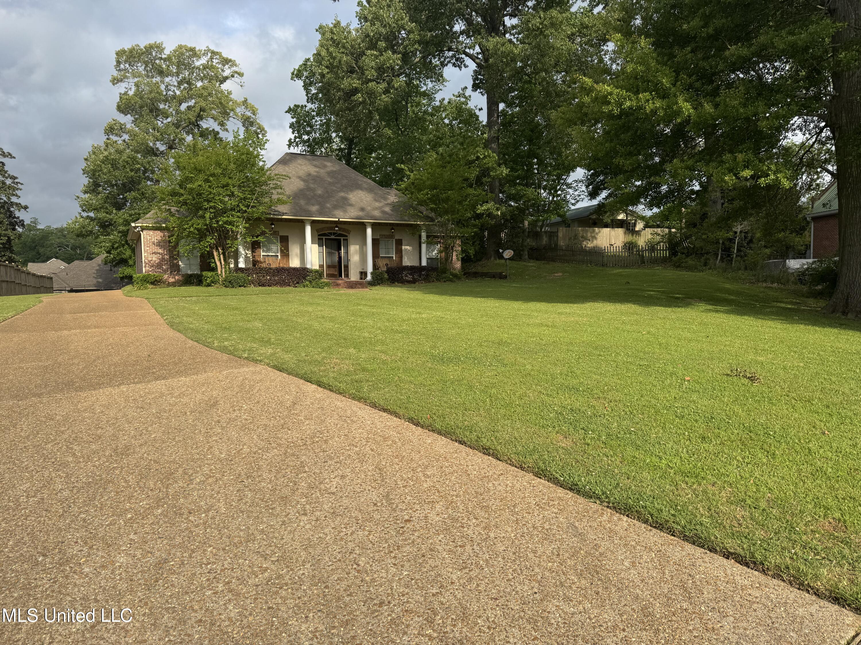 8 Audubon Place Natchez, MS 39120 - Photo 3 of 30 IMG_4344
