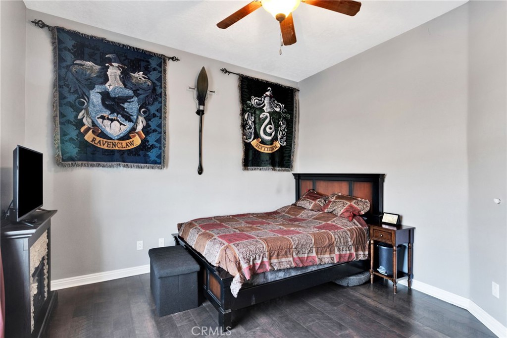 15485 Barker Road Apple Valley, CA 92307 - Photo 43 of 64 a bedroom with a bed and painting on the wall