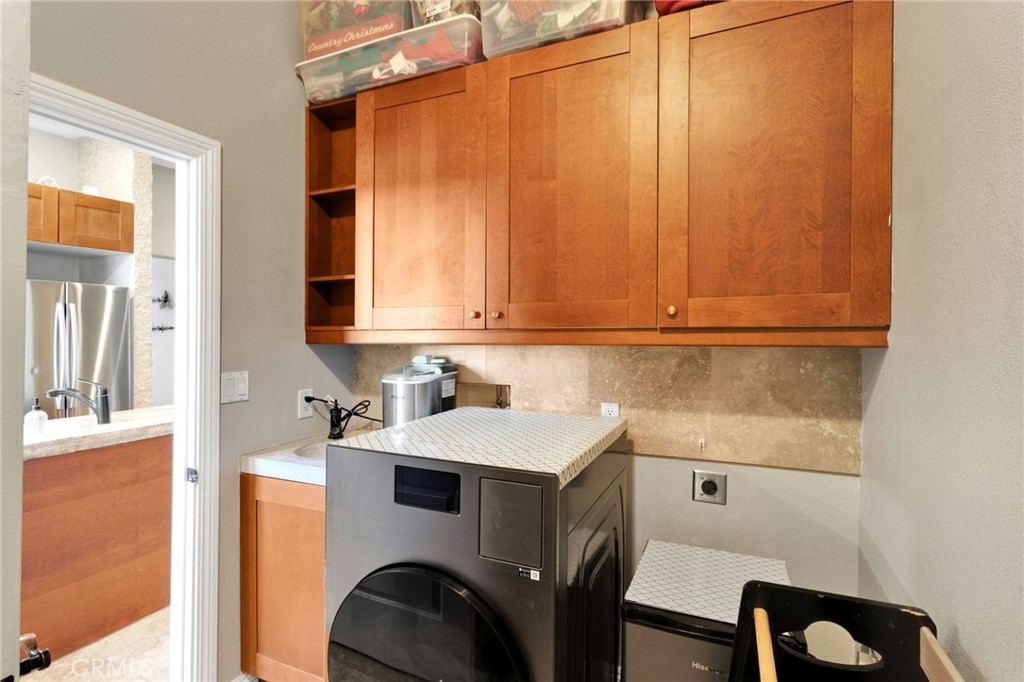 15485 Barker Road Apple Valley, CA 92307 - Photo 48 of 64 a utility room with dryer and washer