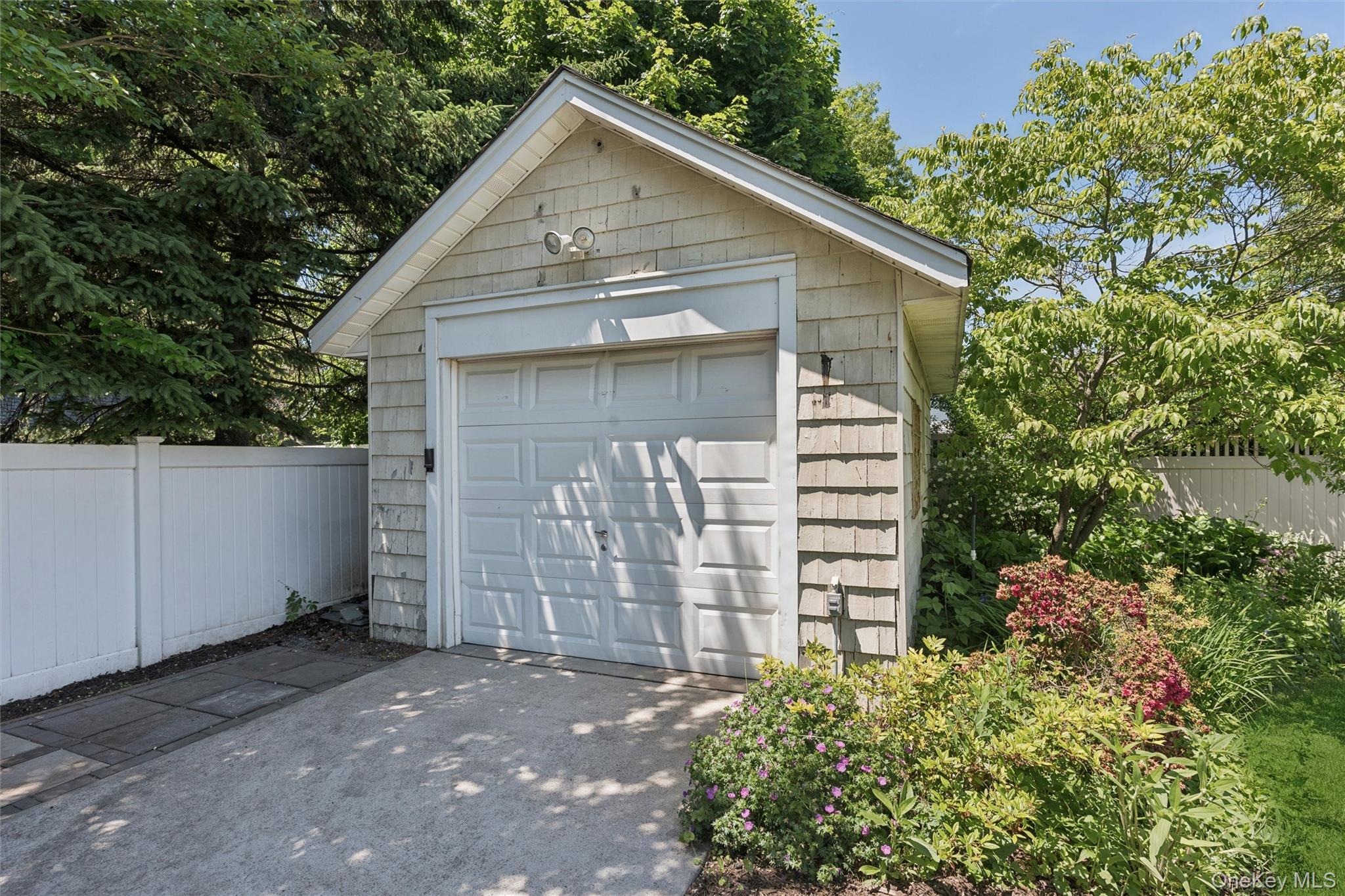 1749 Commonwealth Avenue Merrick, NY 11566 - Photo 28 of 32