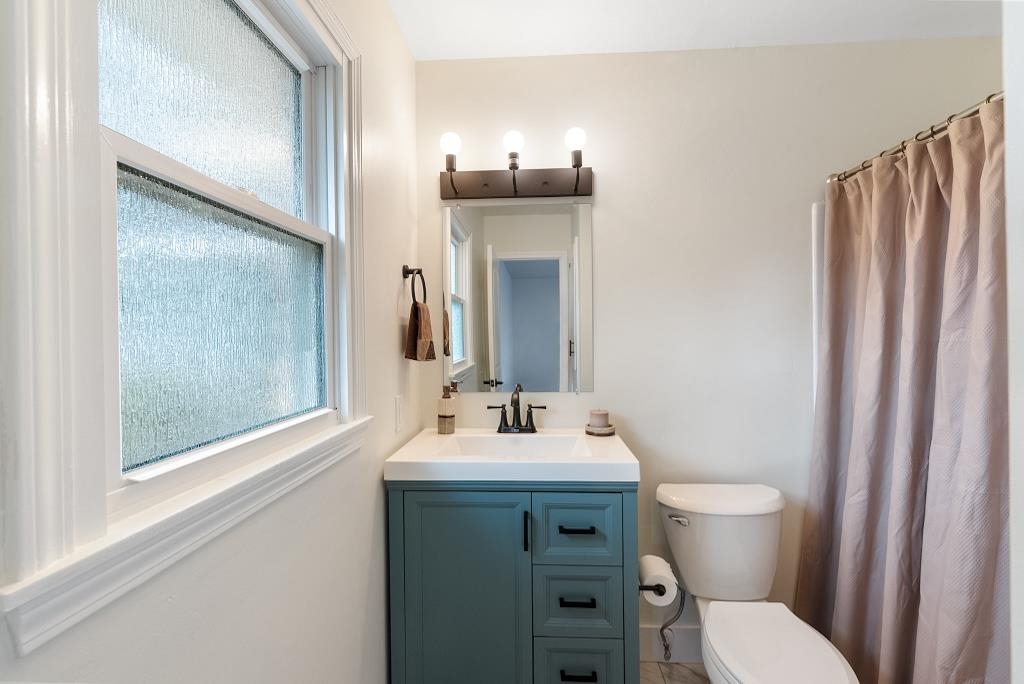 554 Stuart Street Daphne, AL 36526 - Photo 7 of 49 Bathroom