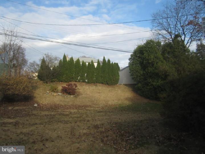 337 Ainslie Road Huntingdon Valley, PA 19006 - Photo 15 of 16 View in Back