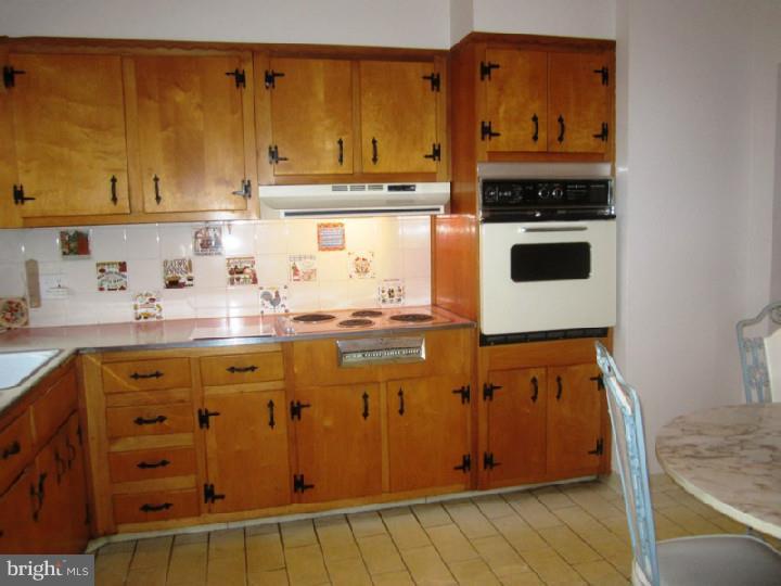 337 Ainslie Road Huntingdon Valley, PA 19006 - Photo 4 of 16 Kitchen