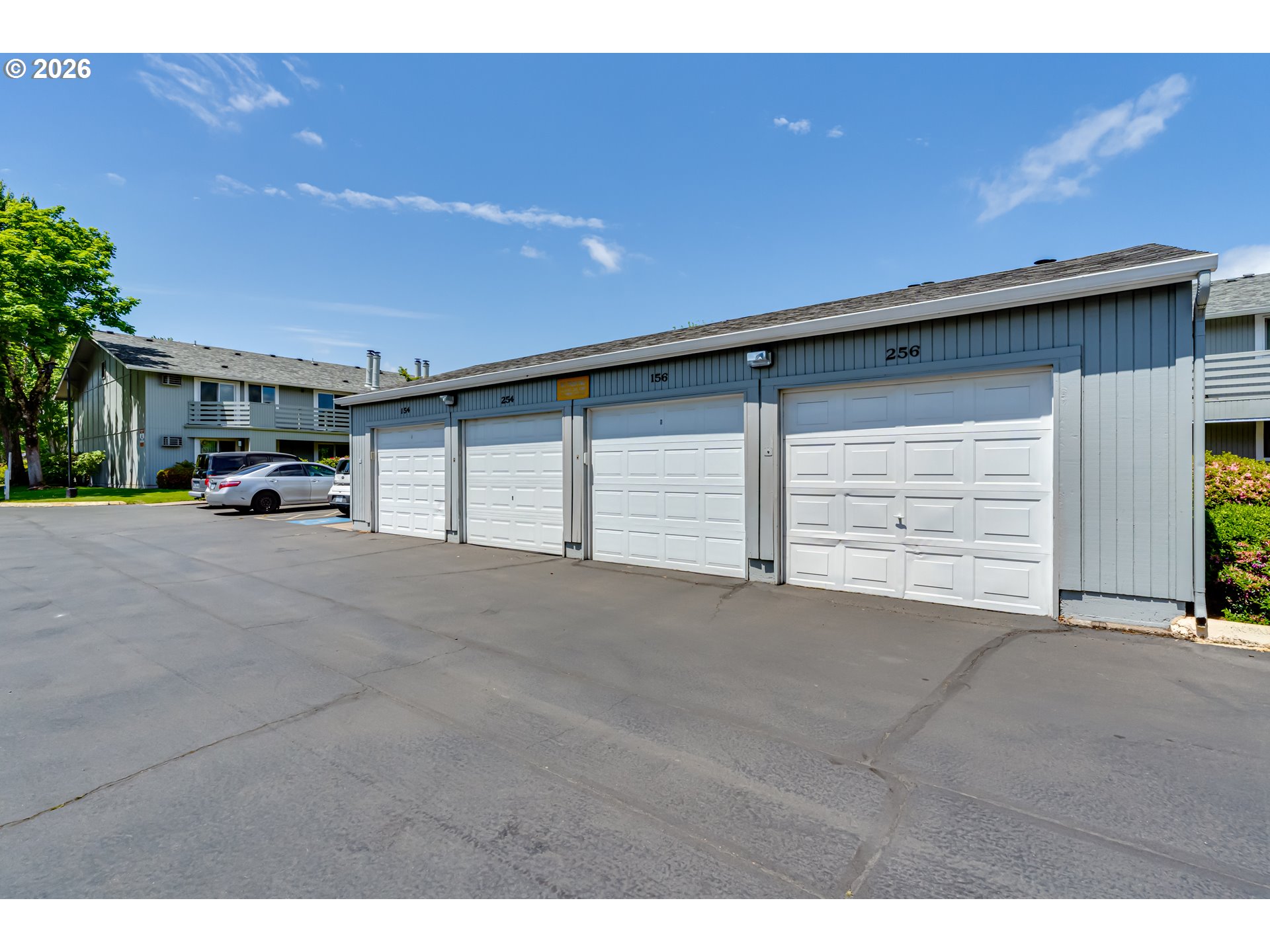 650 Harlow Road, Unit 256 Springfield, OR 97477 - Photo 30 of 32 Garage