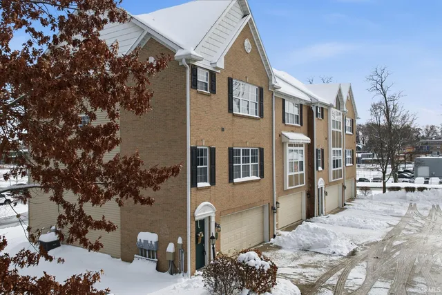 $879,900 | 1754 Willis Street, South Bend, IN 46637