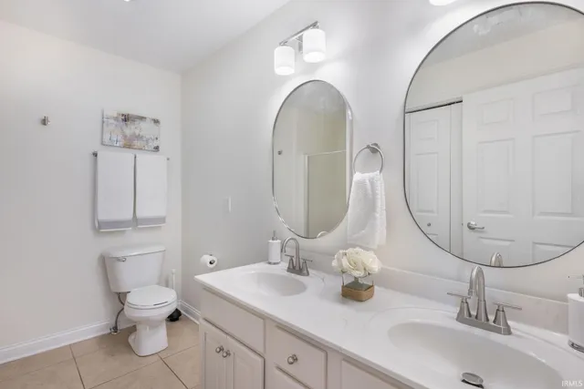 $879,900 | 1754 Willis Street, South Bend, IN 46637