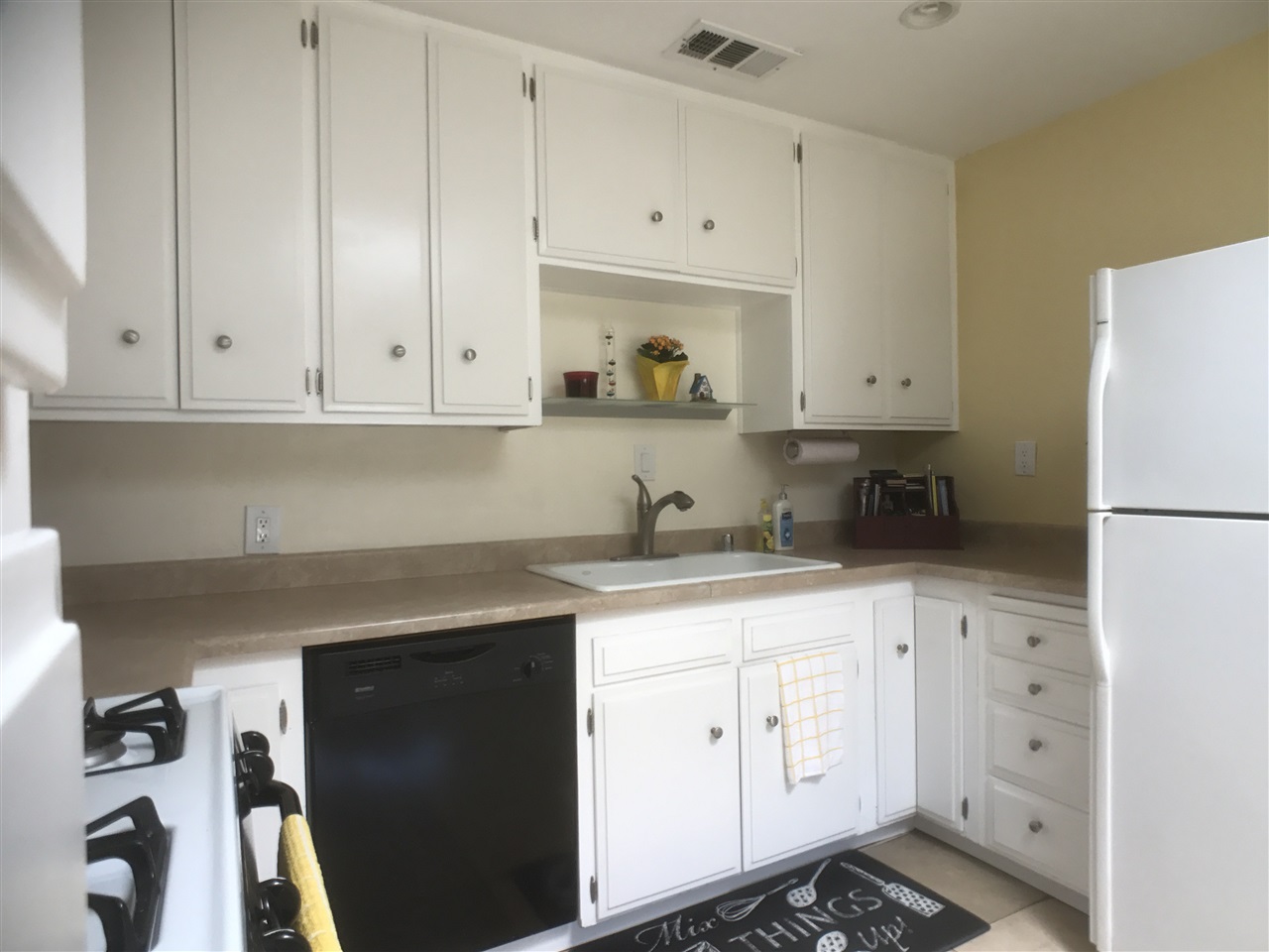 689 El Monte Road El Cajon, CA 92020 - Photo 7 of 19