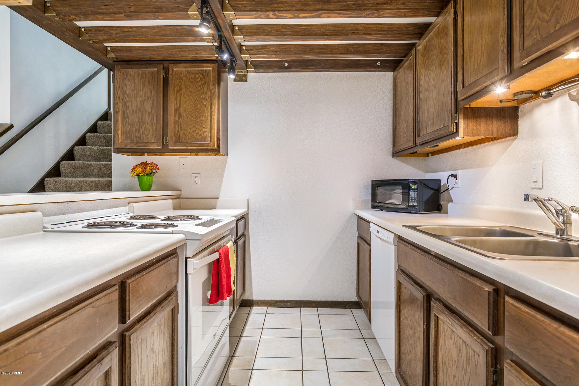 225 Gopher Road, Unit H54 Avon, CO 81620 - Photo 9 of 33 a utility room with stainless steel appliances granite countertop a stove and a sink