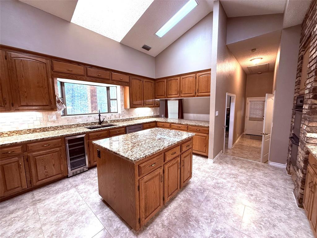 12098 Squirrel Road Pittsburg, TX 75686 - Photo 9 of 37 a kitchen with a stove a refrigerator and a oven