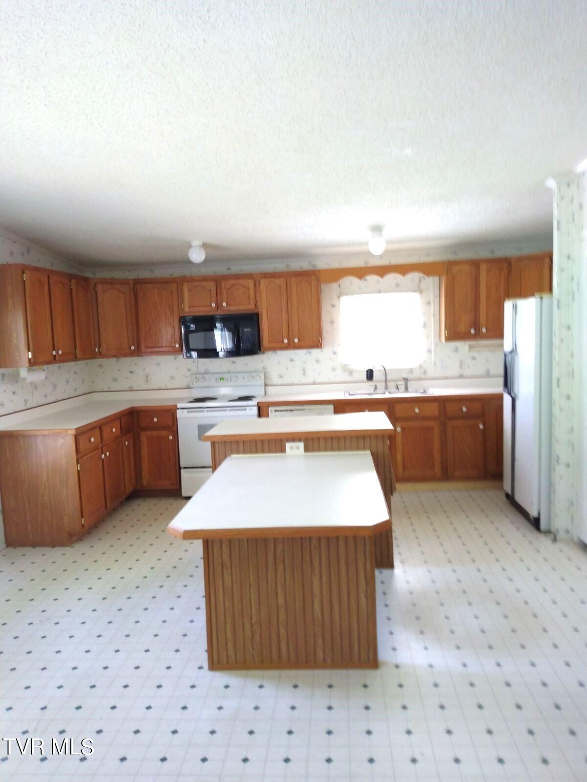 6331 Stephens Road Wise, VA 24293 - Photo 18 of 44 KITCHEN FROM DEN