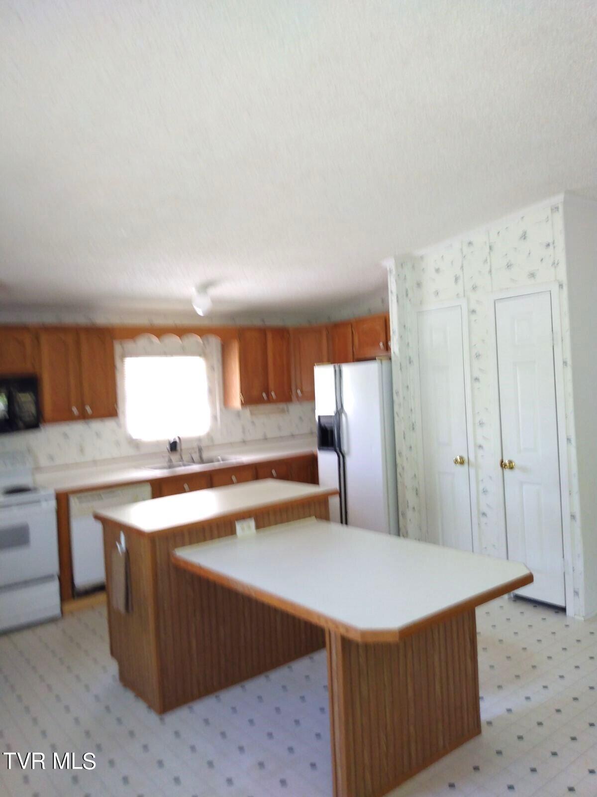 6331 Stephens Road Wise, VA 24293 - Photo 19 of 44 KITCHEN TOWARD PANTRY CLOSET