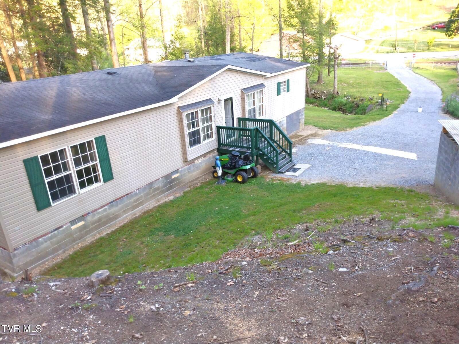 6331 Stephens Road Wise, VA 24293 - Photo 2 of 44 RIGHT FRONT CORNER VIEW TOWARD ROAD