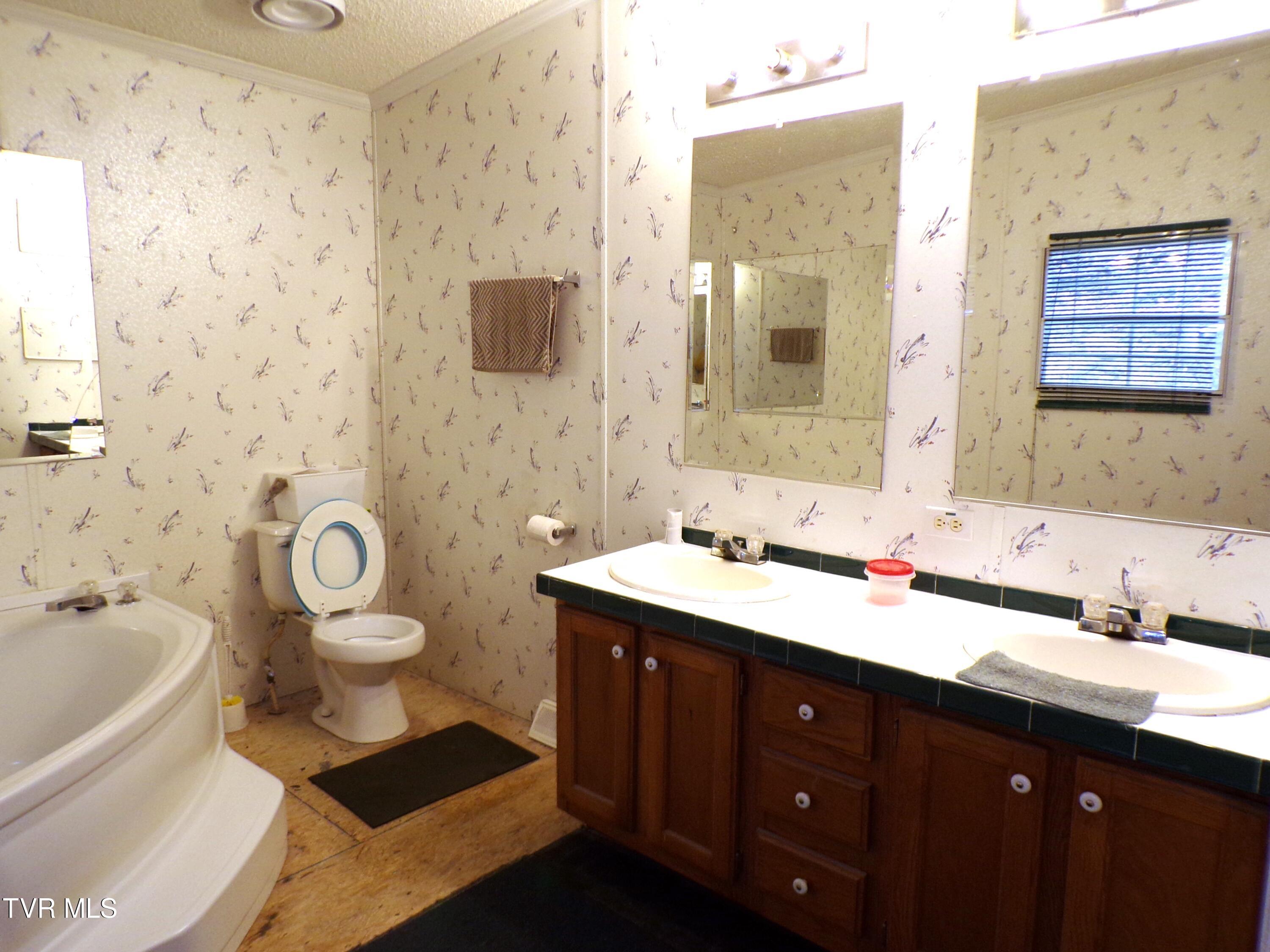 6331 Stephens Road Wise, VA 24293 - Photo 30 of 44 MASTER BATH
