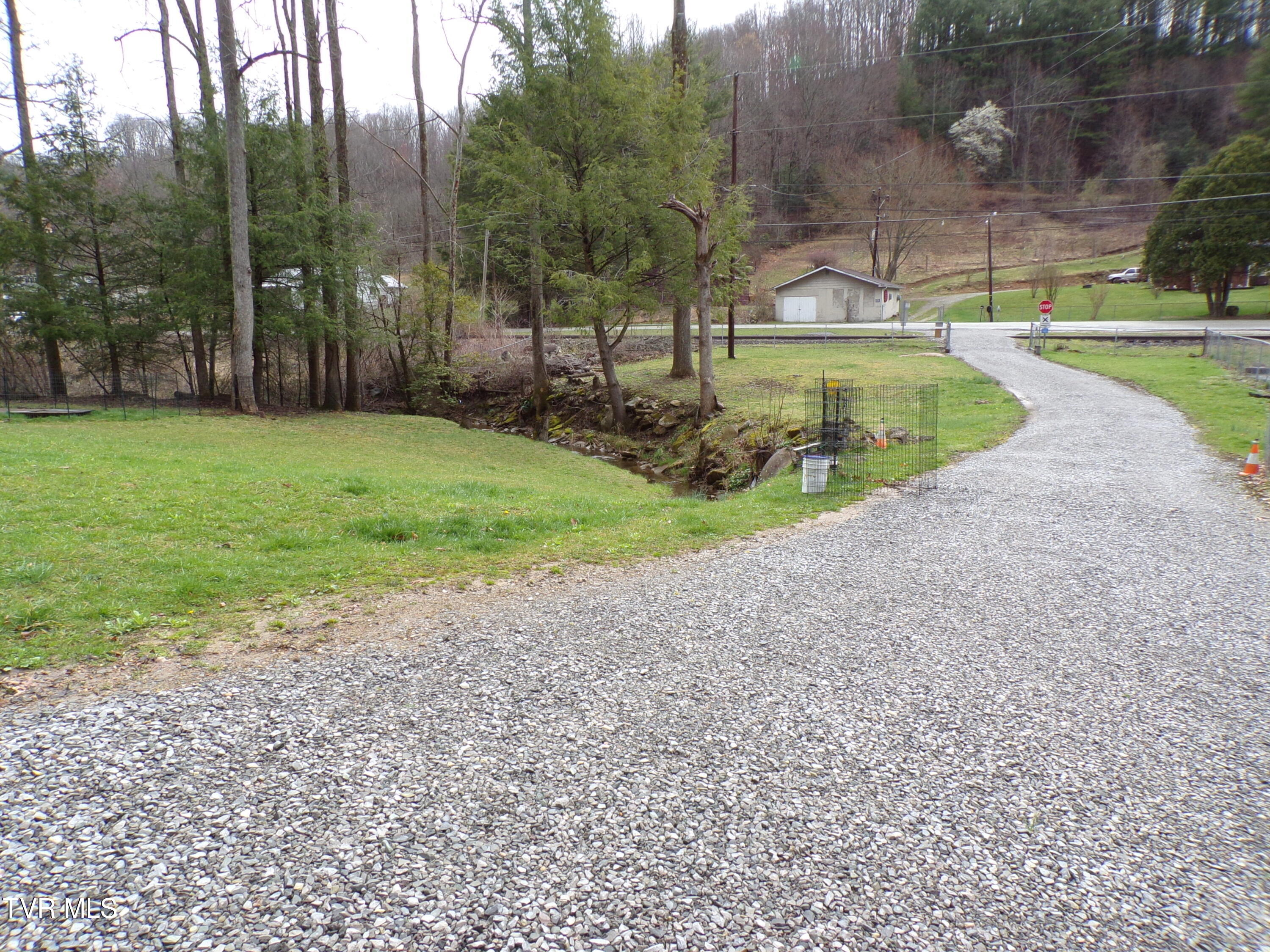 6331 Stephens Road Wise, VA 24293 - Photo 41 of 44 FRONT YARD AND DRIVEWAY