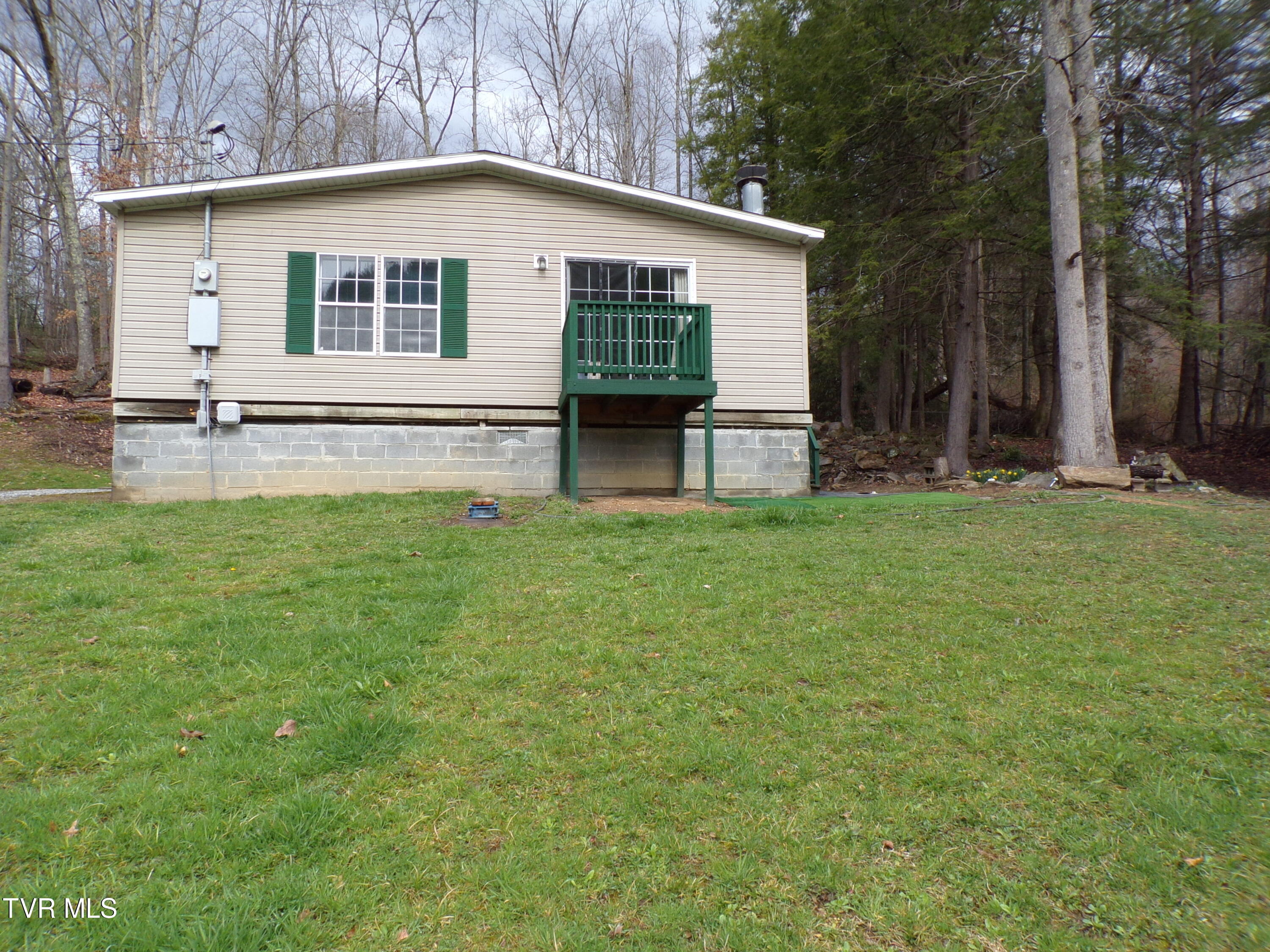 6331 Stephens Road Wise, VA 24293 - Photo 5 of 44 LEFT SIDE OF HOME