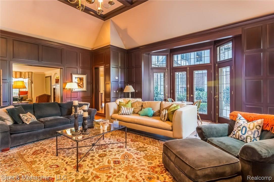 72 Touraine Road Grosse Pointe, MI 48236 - Photo 26 of 69 027-Family_Room-3435687-medium.jpg
